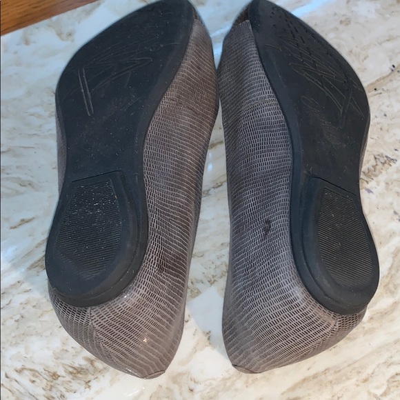 Earthier Size 7.5B EUC Taupe & Brown - Picture 5 of 8